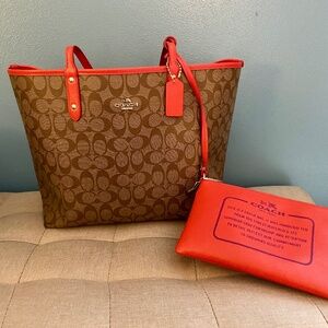 Coach F36658 reversable Tote Bag with Signature / orange   Pouch  excellent